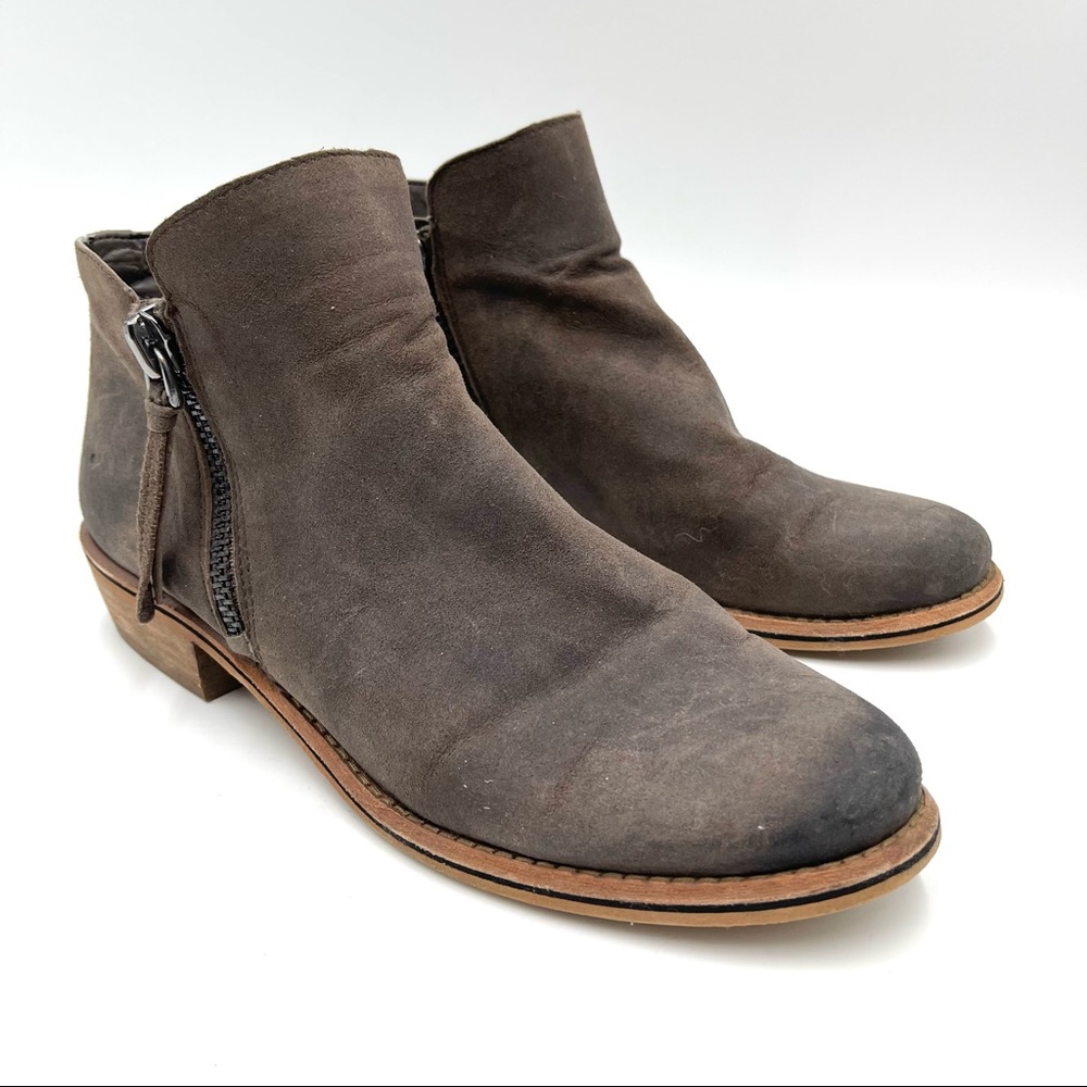 Gianni Bini brown leather ankle boots size 9.5